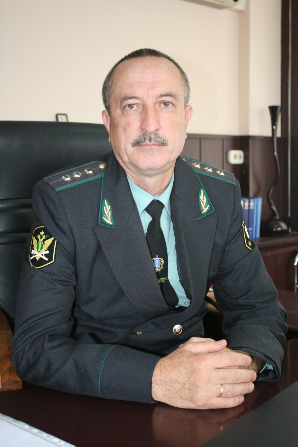 Судебный пристав Буц Юрий Александрович 